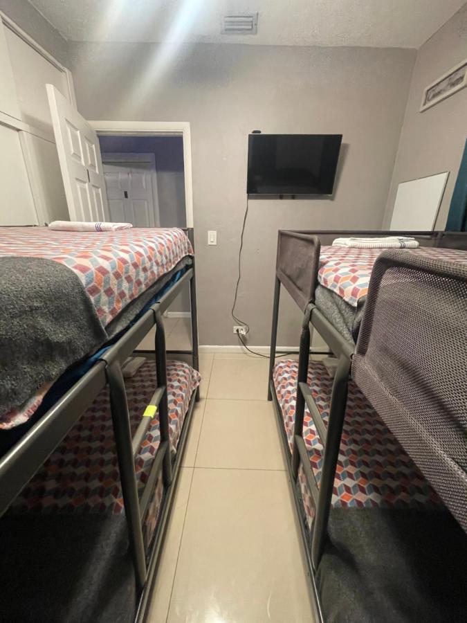 Miami Vibes "Hostel-Like" Shared Room Βόρειο Μαϊάμι Εξωτερικό φωτογραφία